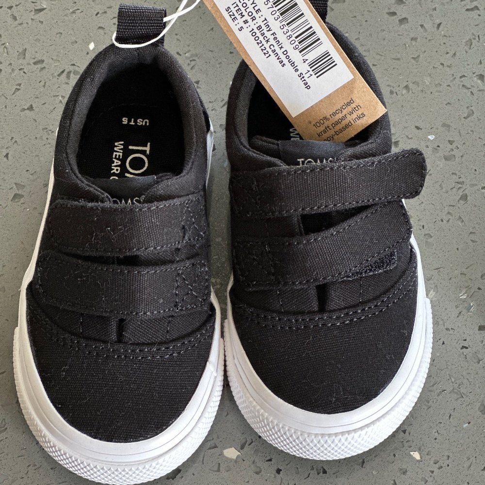 NWT: Tom’s Toddler Fenix Double Strap (size 5)